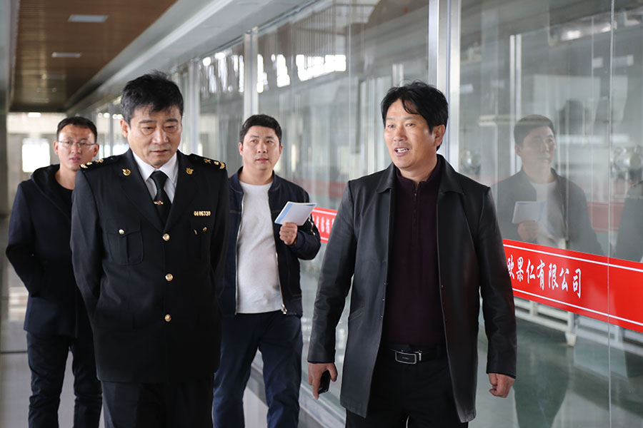 承德市海關(guān)領(lǐng)導到亞歐參觀視察